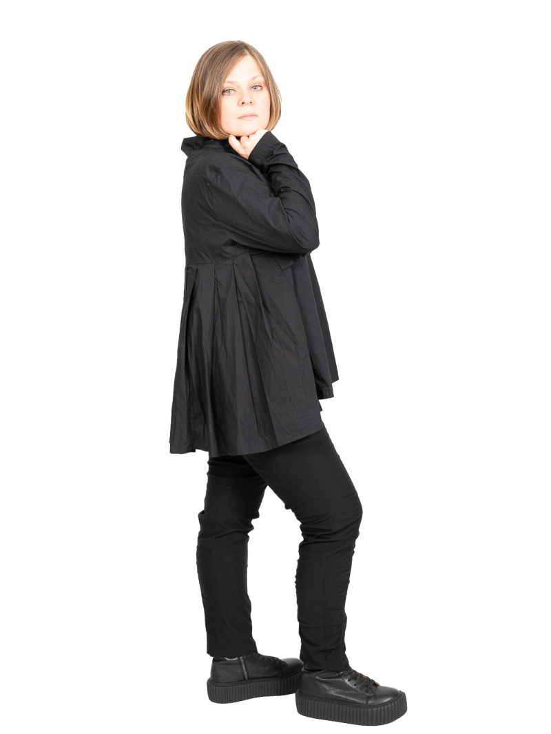 Rundholz Black Label - Блузка-рубашка с рюшами сзади и нагрудным карманом из поплина черного цвета - 2243320413