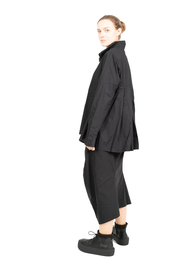 Rundholz Black Label - Блузка-рубашка с рюшами сзади и нагрудным карманом из поплина черного цвета - 2243320413