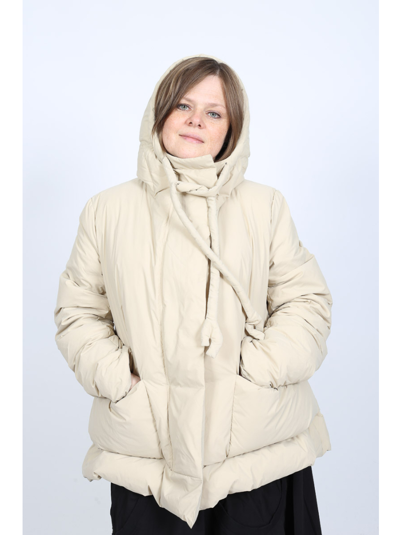 Rundholz - Rundholz Elegant quilted jacket with hood and pleats - 2251001103