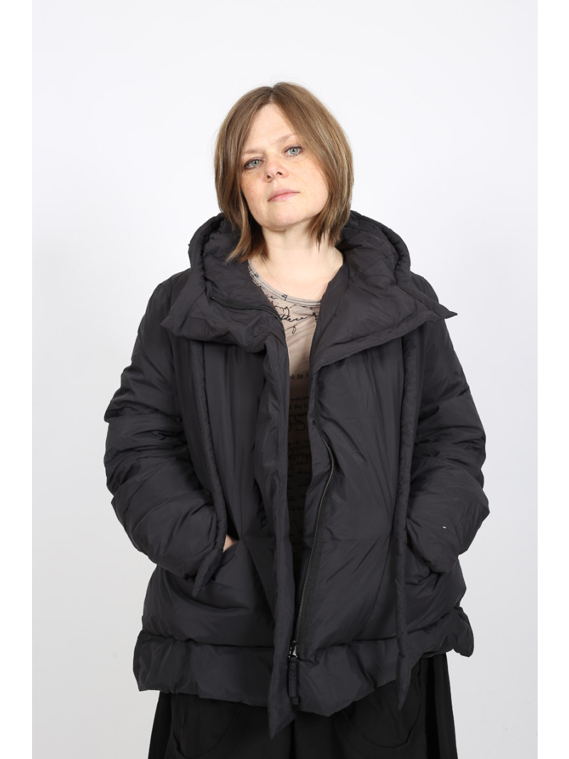 Rundholz - Rundholz Elegant quilted jacket with hood and pleats - 2251001103