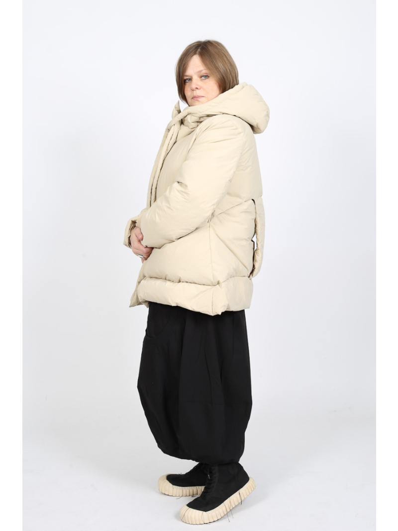 Rundholz - Rundholz Elegant quilted jacket with hood and pleats - 2251001103