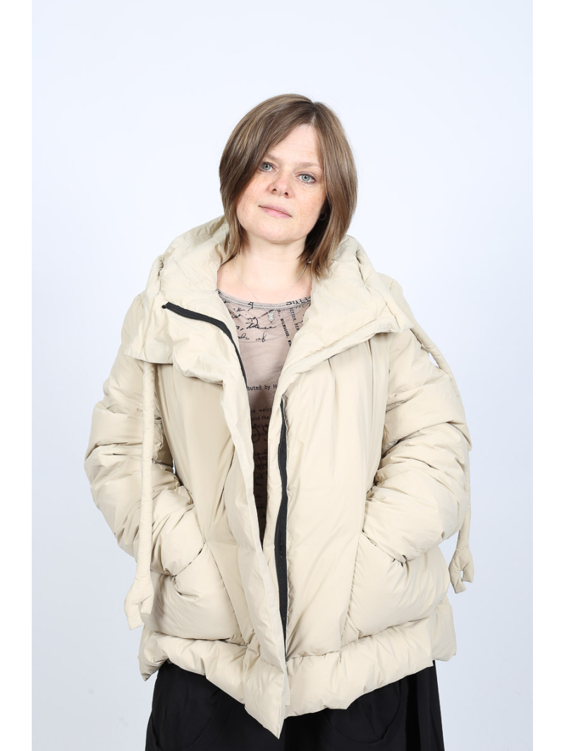 Rundholz - Rundholz Elegant quilted jacket with hood and pleats - 2251001103