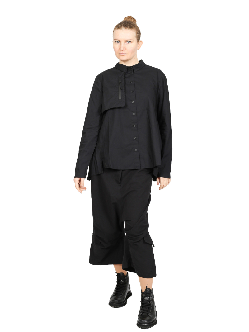Rundholz Black Label - Блузка-рубашка с рюшами сзади и нагрудным карманом из поплина черного цвета - 2243320413