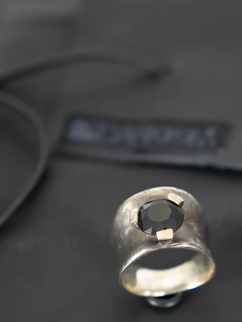 Darkgem - Серебряное кольцо с камнем дымчатого кварца
