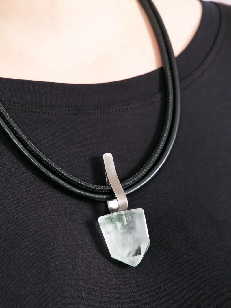 Даркгем - Ожерелье из горного хрусталя с вкраплениями на 2 кожаных ремешках II