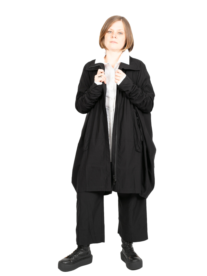 Rundholz Black Label - Coat with suitcase pockets and stand-up collar Super  Stretch Oversize Black - 2243221207