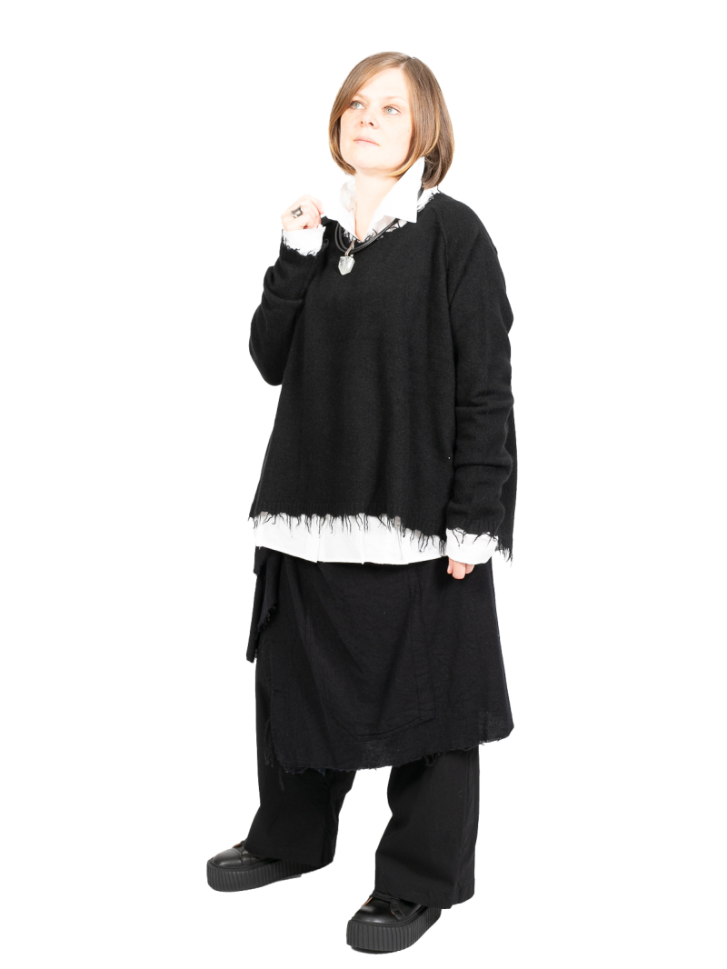 Rundholz - Pullover in kastiger Form mit Fransen Wolle Merino Yak black - 2241530702