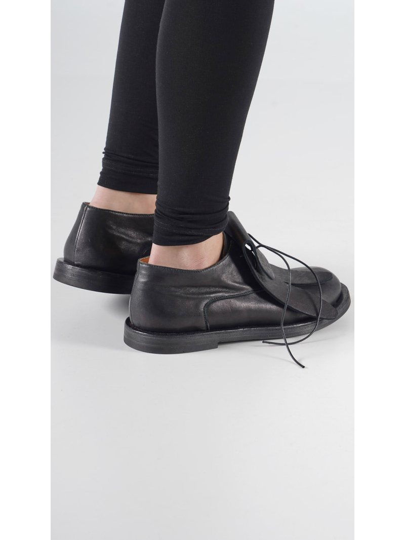 Rundholz - Leder Halbschuhe mit Monsterhänden - 2251985203