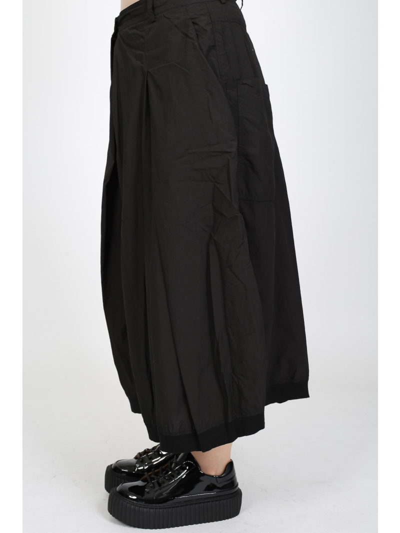 Rundholz DIP - Ausgestellte Baumwollhose mit Kellerfalten und Steppbund - 2252530106