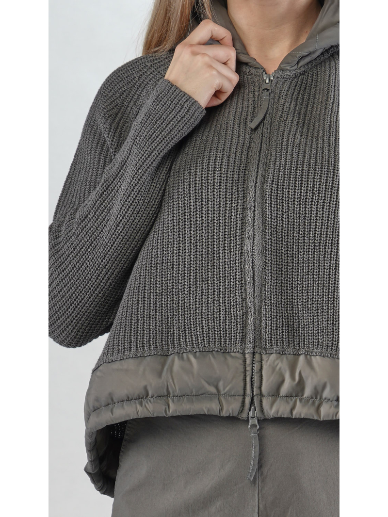 Rundholz Black Label - Kurze Leinen Strickjacke mit Wattiertem Nyloneinsatz - 2253717102