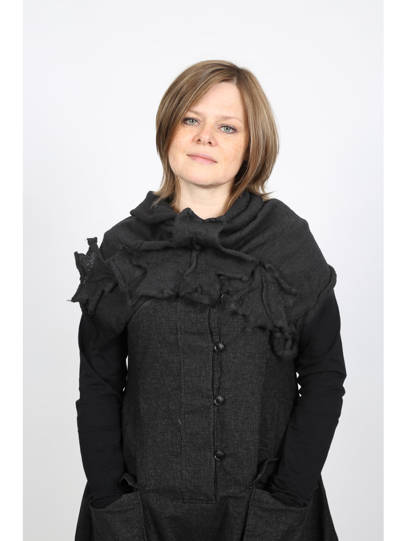 Rundholz Black Label - Wollschärpe mit plastischen Blumenapplikationen - 2253893212