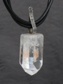 Darkgem - Bergkristall-Anhänger mit Silber Liegerung  an doppeltem Lederband I - HAPPYMAKER - White - 10-8183-1-i