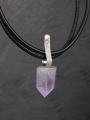 Darkgem - Amethyst-Anhänger mit Silber Liegerung an doppeltem Lederband - HAPPYMAKER - Pink - 10-8188-1
