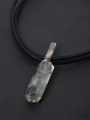 Darkgem - Prasiolith-Anhänger mit Silber Liegerung an doppeltem Lederband II - HAPPYMAKER - Green - 10-8188-1-ii